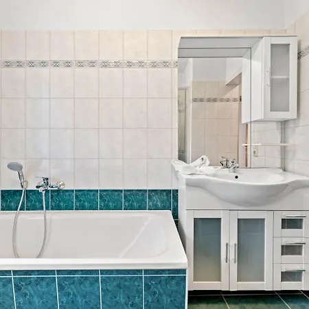 Апартаменты With Balcony Апольда